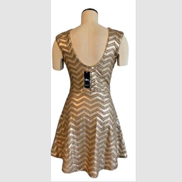 BEBE Frosty Zig-Zag Sequin Sleeveless Flare Party Dress Sz S Gold #167D - Picture 5 of 14